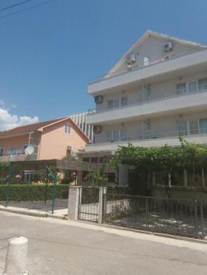 Mona&Mike Apartments, Tivat